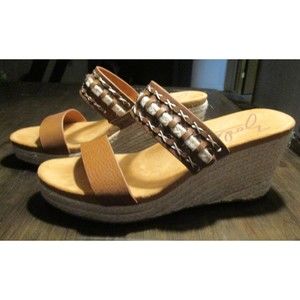 NWOT Zodiac Poppy Wedges Size 11 Brown White Tan
